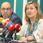 El director de Industria, ayer en el Bierzo con la consejera. L. DE LA MATA