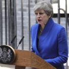 La primera ministra británica ofrece una rueda de prensa en el número 10 de Downing Street. ANDY RAIN