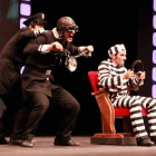 Una escena del montaje ‘Ticket’, a cargo de Clownic.
