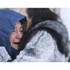 Familiares de las victimas a la entrada de la morgue.