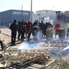 Imagen de la concentración de los trabajadores de Siro en la planta de Aguilar. MIRIAM A. MONTESINOS