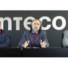 Rogelio Blanco, en el centro, ayer en el Inteco, en un momento de la presentación.