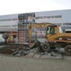 En la fachada de la planta de Ecalnor aún se siguen realizando los últimos remates, como ayer mismo