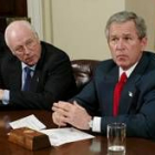 Cheney mira a Bush al iniciarse la comisión que investiga el 11-S, que se celebró a puerta cerrada
