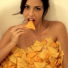 Imagen de la campaña Doritos is love.