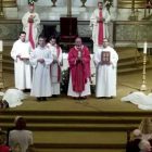 El cardenal Desmond Connell, en una misa en Dublín.