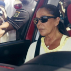 Isabel Pantoja saliendo de la cárcel de Alcalá de Guadaíra (Sevilla), el pasado 30 de julio, para disfrutar de su segundo permiso penitenciario.