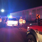 Las autoridades atienden a los heridos en el choque de dos trenes en Estados Unidos, en una imagen facilitada por el Sheriff de Lexington.