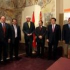 Los participantes de la firma del tratado para fomentar el desarrollo tecnológico en la comunidad