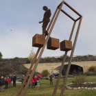 Un momento de la inauguración del monumento, ayer en el alto de Montearenas (Ponferrada). ANA F. BARREDO