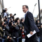 El conservador Cameron, a su llegada a una comparecencia en Londres.