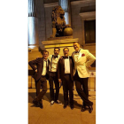 Javier Arias, a la derecha, con sus compañeros de ‘troupe’. DL