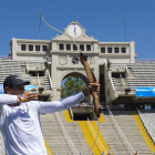 Rafael Nadal emula el famoso tiro con arco de los JJOO de Barcelona.