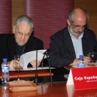 Julián López y Santos Llamas, ayer durante la firma del convenio.