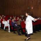 La plataforma de empleados públicos de León celebra una asamblea en el Hospitales de León dentro del calendario de movilizaciones en protesta por los recortes en el sector público