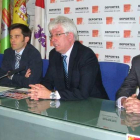 Hermida junto a Lahuerta y Vaquera en la presentación del trofeo que se disputa el fin de semana.