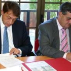 García-Prieto e Ismael Lorenzana, durante la firma del convenio