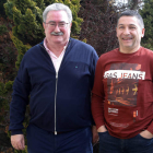 Ángel Rivero, el presidente de la Federación de Lucha Leonesa, junto a Héctor de Castro, uno de sus hombres de confianza para que el arraigado deporte autóctono siga creciendo. RAMIRO