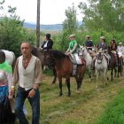 Participantes realizando el camino del Rocío por el Bierzo. MACÍAS