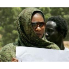 La periodista sudanesa Lubna Ahmed, el 4 de agosto al salir del tribunal.
