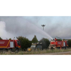 La UME trabajando junto a los bomberos de León en la extinción del incendio en RMD