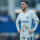 Eden Hazard durante un partido esta temporada con la camiseta del Chelsea. PETER POWELL