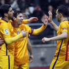 Luis Suárez, Messi y Munir, los tres goleadores ante el Eibar, celebran el tanto del argentino. J. e.