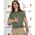 Juanes está pegando fuerte en la actualidad con «Tengo la camisa rota»