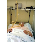 Un paciente se somete a la detección de los trastornos en el sueño
