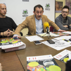 Javier Sarmiento, Pedro Escolar y José Luis Asensio, en la sede de Stele. F. OTERO PERANDONES