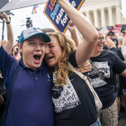 Manifestantes antiabortistas celebran ayer en Washington la decisión del Supremo. SHAWN THEW