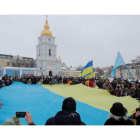 Protesta contra las políticas de Vladimir Putin, ayer en Kiev, la capital ucraniana. SERGEY DOLZHENKO