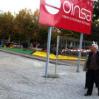 El parque de Pocoyó en Papalaguinda está casi pegado al carril bici y a la carretera.