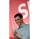 Sánchez, en un mitin con afiliados en La Laguna. CRISTÓBAL GARCÍA