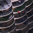 Nik Wallenda caminando entre rascacielos en Chicago.