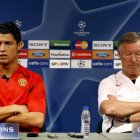 Cristiano Ronaldo junto a Álex Ferguson, en la etapa del jugador en el Manchester United.