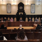 Instante del Pleno extraordinario celebrado ayer en el Ayuntamiento de Astorga. A. RODRÍGUEZ
