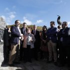 Las autoridades descubrieron una placa para recordar al desaparecido alcalde. JESÚS F. SALVADORES