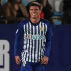 Brais Abelenda se retira muy contrariado tras recaer de la lesión sufrida ante la Cultural. L. DE LA MATA