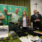 El general Cubelos y la delegada del Gobierno, María José Salgueiro, en el centro, ayer, en Valladolid.