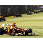 Fernando Alonso gestionó muy bien el desgaste de sus neumáticos para mantener el liderato del Mundial y terminar tercero en Singapur.