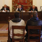 Los condenados, en el acto del juicio oral celebrado ayer. JESÚS