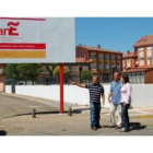 El pedáneo de Trobajo, Pedro Blanco, el concejal de Servicios, Alberto Fernández y la alcaldesa en f