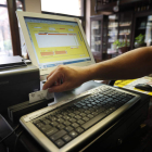 La receta electrónica puede utilizars en nueve comunidades. JESÚS F. SALVADORES