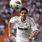 El Madrid ha puesto a Kaká en el mercado, pero la alta ficha del brasileño impide su traspaso.