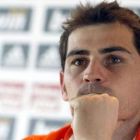 Iker Casillas durante la rueda de prensa tras la sesión de trabajo