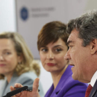 Nadia Calviño, Isabel Rodríguez y José Luis Escrivá, ayer tras el Consejo de Ministros en la que no estuvo Ione Belarra. JAVIER LIZÓN