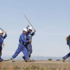 Los mineros saludan a la cámara