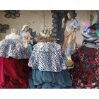 Los Reyes, el año pasado, ante el niño Jesús en una imagen de archivo.