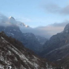 Imagen panorámica de Picos de Europa, desde el mirador de Pombo, en la provincia leonesa.
